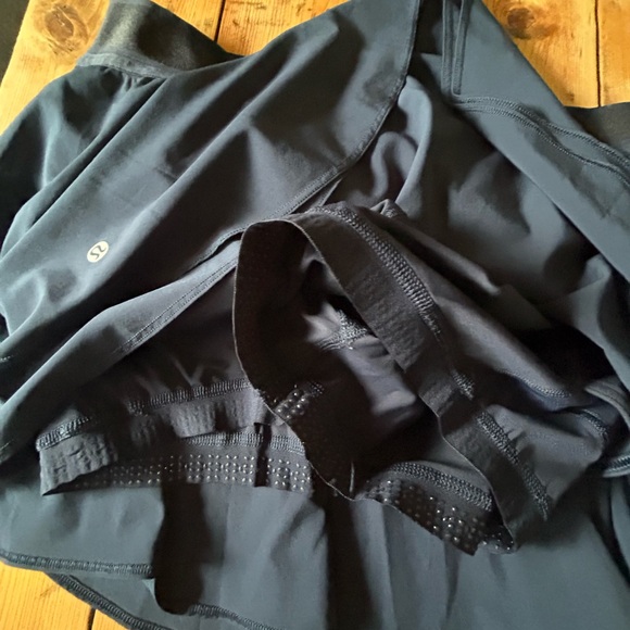 Elegant Black Women's Skirt - Picture 3 of 5